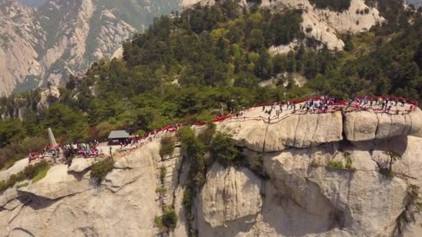 華山中国航空V9山の登山のパスとピークを飛んで 5月2017 — ストック動画