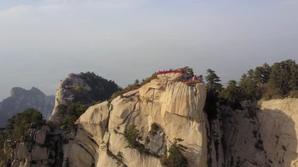 Huashan China Aerial V22 Flug Über Bergsteigerpfad Und Gipfel Mai — Stockvideo