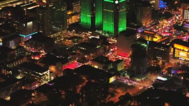 Montreal Quebec Hava V34 Birdeye gece şehir merkezinde yaz festivali etrafında uçuyor - Temmuz 2017