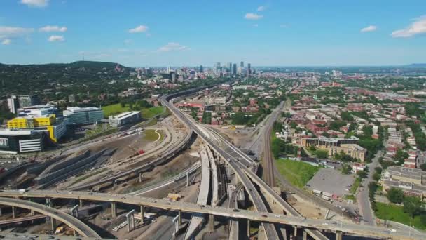 Montreal Quebec Aerial Volando Alrededor Gran Intercambio Autopistas Con Vistas — Vídeo de stock