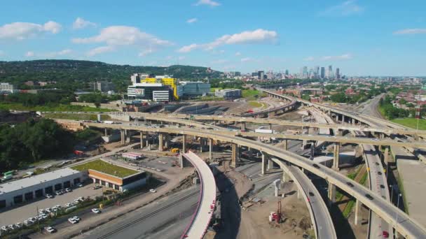 Montreal Quebec Aerial Volando Bajo Través Gran Intercambio Autopistas Con — Vídeos de Stock