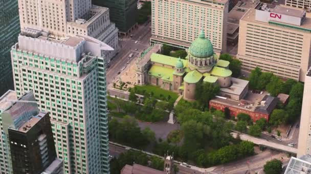 Montreal Quebec Aerial V59 Birdseye Вид Над Будівлями Центру Міста — стокове відео
