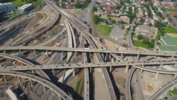 Montreal Quebec Aerial Lecący Nad Rozległą Skrzyżowaniem Autostrad Miejskiego Krajobrazu — Wideo stockowe