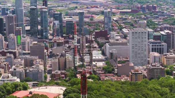 Montreal Quebec Aerial V50 Closeup Flying Radio Tower Cityscape Park — Stock Video