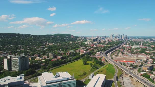 Montreal Quebec Hava V87 Hastane Binası Manzarası Üzerinde Alçaktan Uçuyor — Stok video