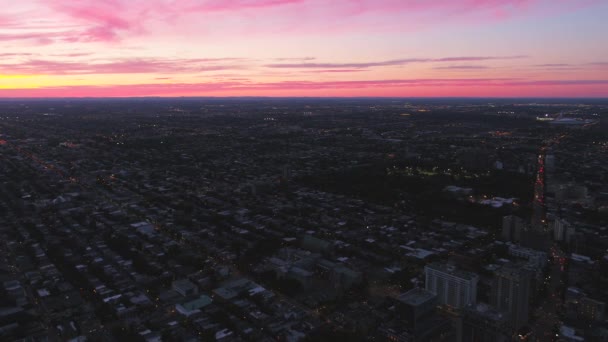蒙特利尔魁北克航空V101在市中心上空盘旋 夕阳西下 2017年7月 — 图库视频影像