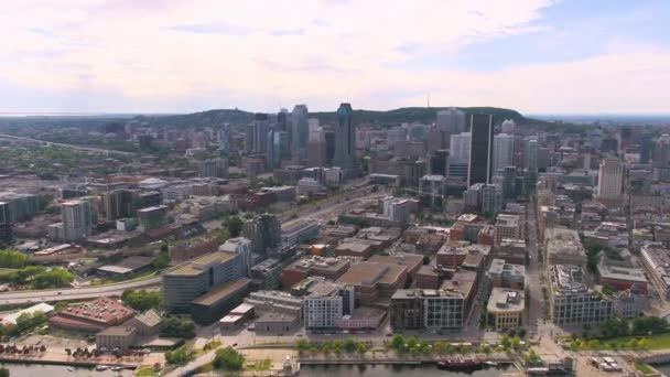 Montreal Quebec Aerial V127 Survoler Secteur Riverain Avec Vue Sur — Video