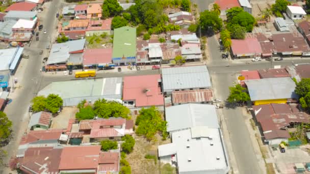 Costa Rica Aerial V11 Terbang Rendah Atas Palmar Norte Kota — Stok Video