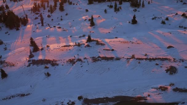 Hood Aerial V29 Voando Sobre Parte Alta Montanha Pôr Sol — Vídeo de Stock