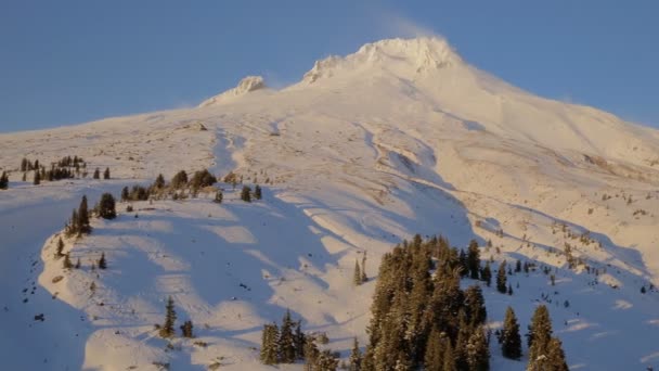 Hood Aerial Fliegen Über Die Berge Mit Gipfelblick Dezember 2015 — Stockvideo