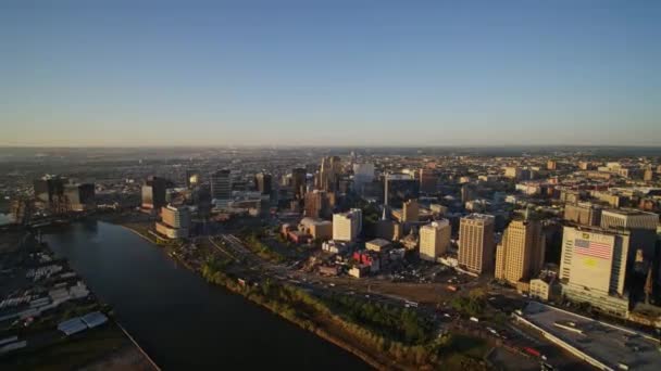 Newark New Jersey Aerial V27 Vibrant Sunrise Fly Downtown Cityscape — Stock Video