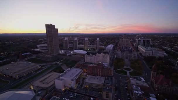 Albany New York Aerial V15 Panning Cityscape View Empire State — 비디오