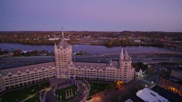 Albany New York Aerial V22 Descending Panning View Building Hudson — Stock Video