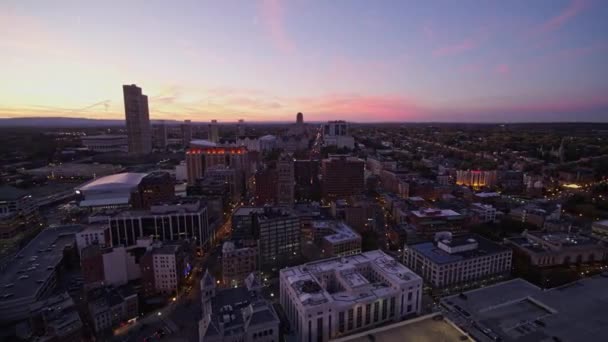 Albany New York Aerial V18 Panning Centro Città Autostrada Vista — Video Stock