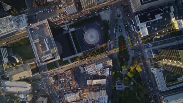 Newark New Jersey Aerial V30 Panning Vertical Town Sunrise Cityscape — стокове відео