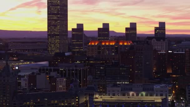 Albany New York Aerial V24 Close Panning Downtown Cityscape View — 비디오