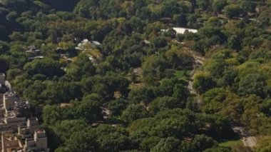 New York Havalimanı v122 Alçak Birdeye Central Park şehir manzarası ufuk çizgisine bakan görüntüler doğuya bakan şehir merkezi - Ekim 2017