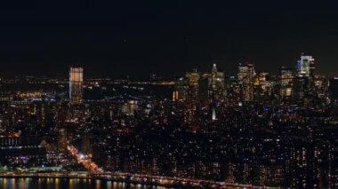 New York Havacılık v110 Gece Vakti Aşağı Manhattan 'da köprü manzaralı - Ekim 2017