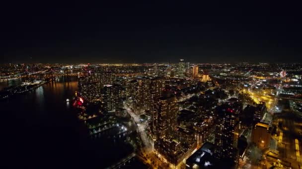 New York Havacılık V108 Gece Vakti Panoramik Manzarası Hunters Point — Stok video