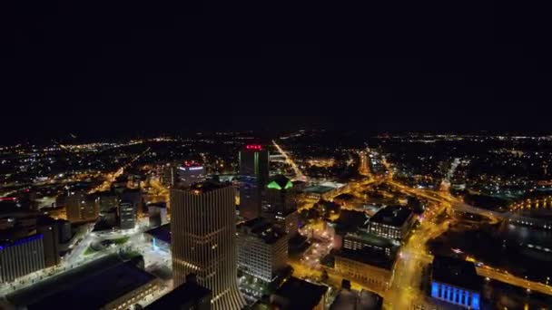 Rochester New York Aerial V13 Panorama Inverso Lento Paisaje Urbano — Vídeos de Stock