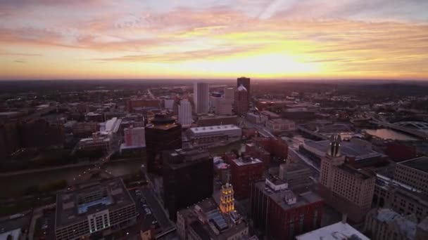 Rochester New York Aerial V24 High Slow Panning Downtown Cityscape — Stock Video