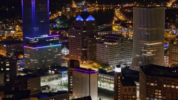 Rochester New York Aerial V20 Close Panning Detail Downtown High — Vídeo de Stock