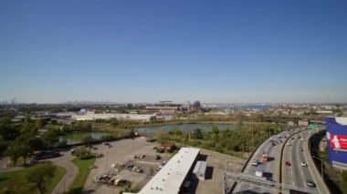 New York Havayolları v148 Flushing Meadows Corona Park şehir manzaralı alçaktan uçuyor - Ekim 2017