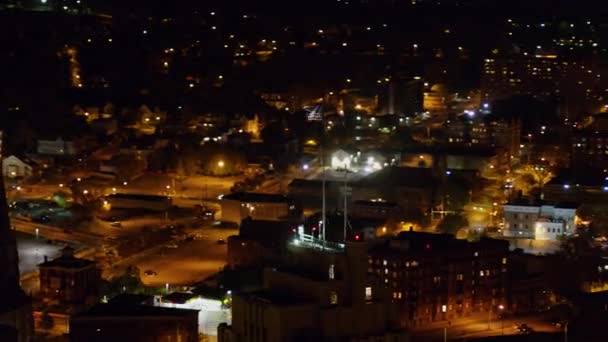 Syracuse New York Aerial V10 Low Midnight Panoramic Perspective Center — стокове відео