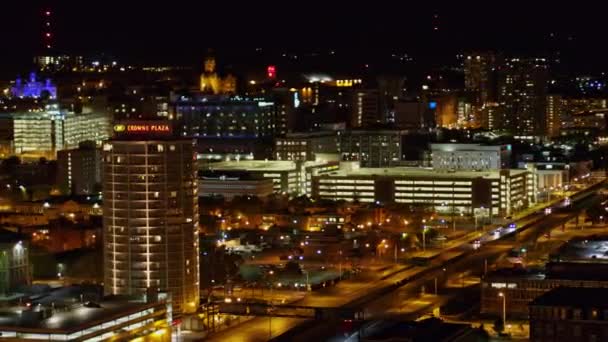 Syracuse New York Aerial Nighttime Low Vantage Panorama Centre Ville — Video