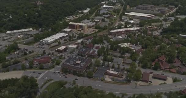 Asheville North Carolina Aerial V18 Pfizer Пролетит Над Городом Билтмор — стоковое видео