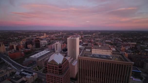 Rochester New York Aerial V26 High Low Panning View Downtown — Stock Video
