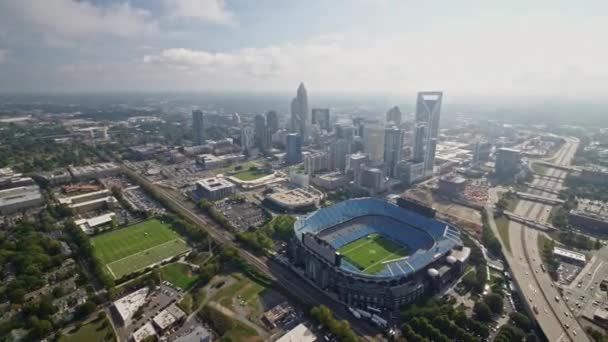 Charlotte Carolina Del Norte Aérea Birdseye Vista Del Centro Paneo — Vídeo de stock