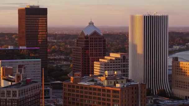 Rochester New York Aerial V31 Vista Panorámica Lenta Del Horizonte — Vídeos de Stock