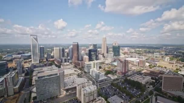 Charlotte North Carolina Aerial V14 Panning Looking Downtown Październik 2017 — Wideo stockowe