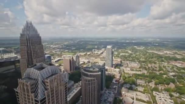 Charlotte North Carolina Aerial V11 Panorámica Sobre Alrededor Del Centro — Vídeo de stock