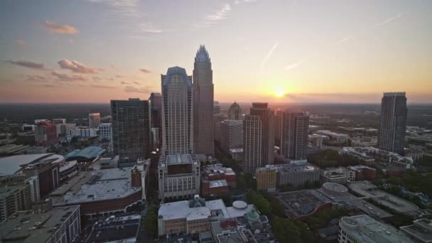 Charlotte North Carolina Aerial V36 Panning Torno Centro Cidade Com — Vídeo de Stock