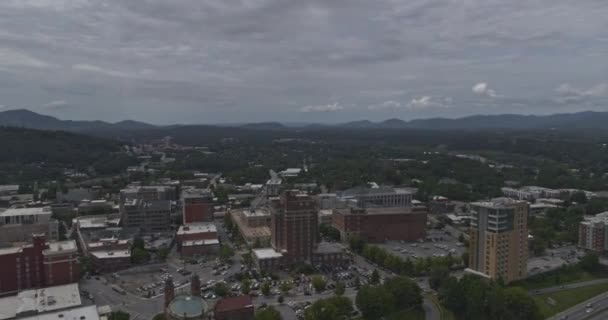 Asheville North Carolina Aerial Вокруг Центра Города Автомагистралями Видом Четырехзвездочный — стоковое видео