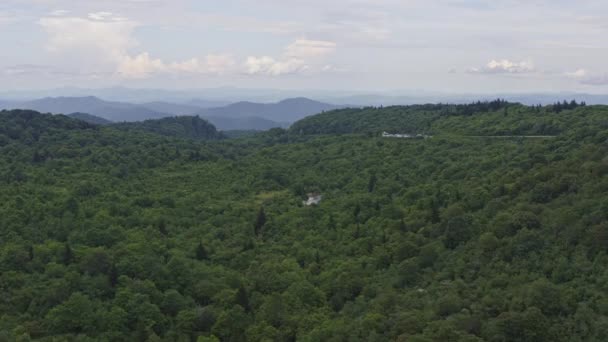 North Carolina Mountains Aerial Pomalý Pás Blížící Hornímu Hřbitovu Fields — Stock video