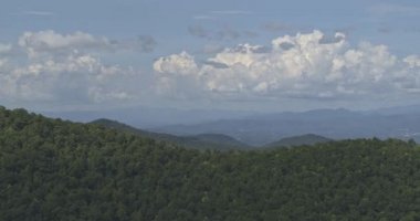 Kuzey Carolina Dağları v2 Blue Ridge panoramik Asheville şehir manzaralı - Temmuz 2019