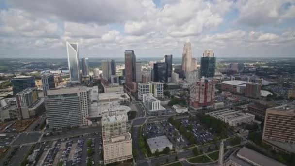 Charlotte North Carolina Aerial V10 Travessia Pássaros Sobre Centro Cidade — Vídeo de Stock