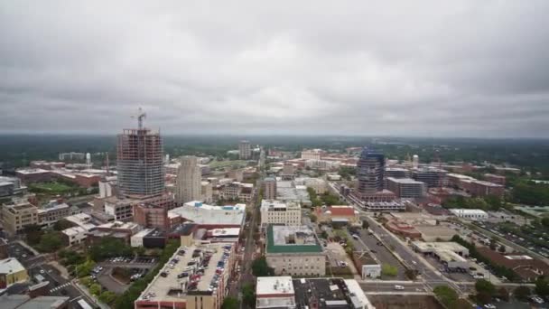 Durham North Carolina Aerial Panorámica Reversa Sobre Centro Ciudad Durham — Vídeo de stock
