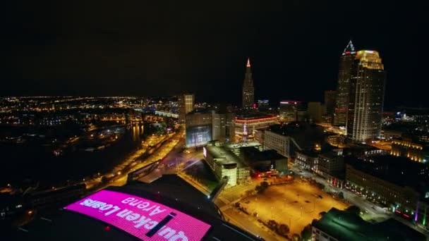 Cleveland Ohio Aerial Downtown Stadsgezicht Panning Van Nabij Arena Richting — Stockvideo