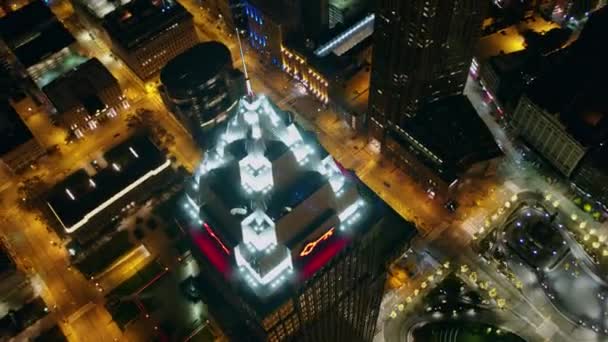 Cleveland Ohio Aerial V27 Nighttime Panning Birdseye Top Downtown Tower — Stock videók