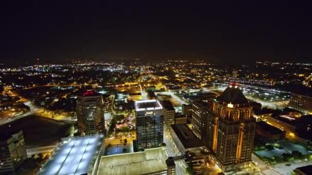 Greensboro North Carolina Aerial Panning Downtown Looking Far Night Οκτώβριος — Αρχείο Βίντεο