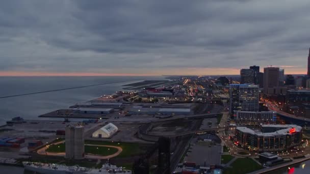 Cleveland Ohio Aerial V35 Low High Panning Industrial Lakefront Downtown — Stock Video