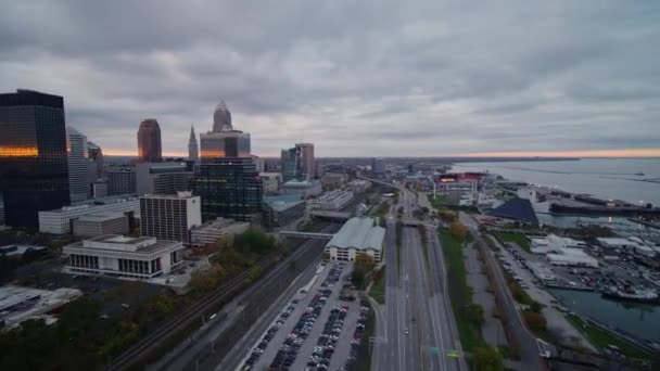 Cleveland Ohio Aerial V46 Path Shoreway Looking Downtown Cityscape Lake — Stock Video