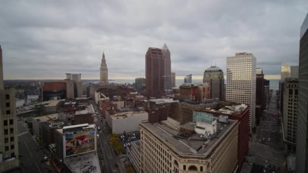 Cleveland Ohio Aerial V57 Panning Din Centrul Orașului Vedere Stadion — Videoclip de stoc