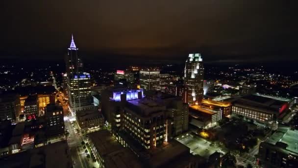Raleigh North Carolina Aerial Panning Cityscape Downtown Views Night October — Vídeo de Stock