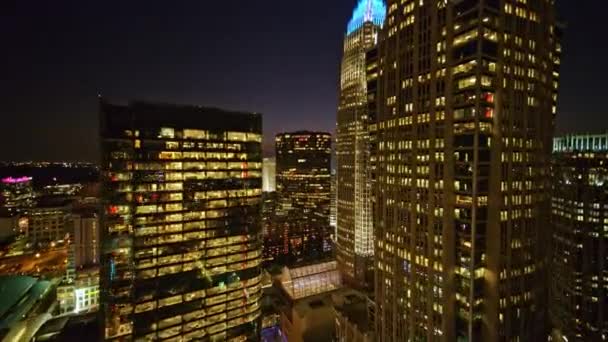 Charlotte North Carolina Aerial V47 Létání Centrem Města Soumraku Stadionu — Stock video