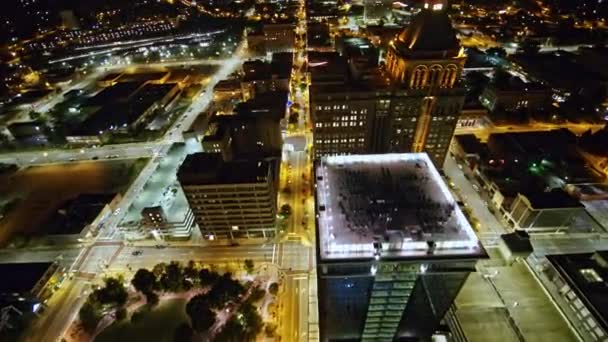 Greensboro Észak Karolina Aerial Birdseye Kilátás Repül Belvárosban Éjszaka Október — Stock videók